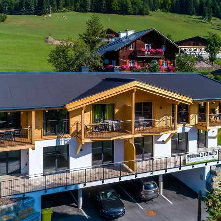Penthouse Hochkonigblick 公寓